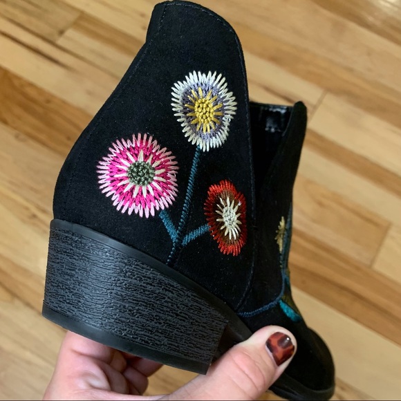 INDIGO RD. Booties Boho Suede Floral Embroidered 7 - Picture 10 of 15